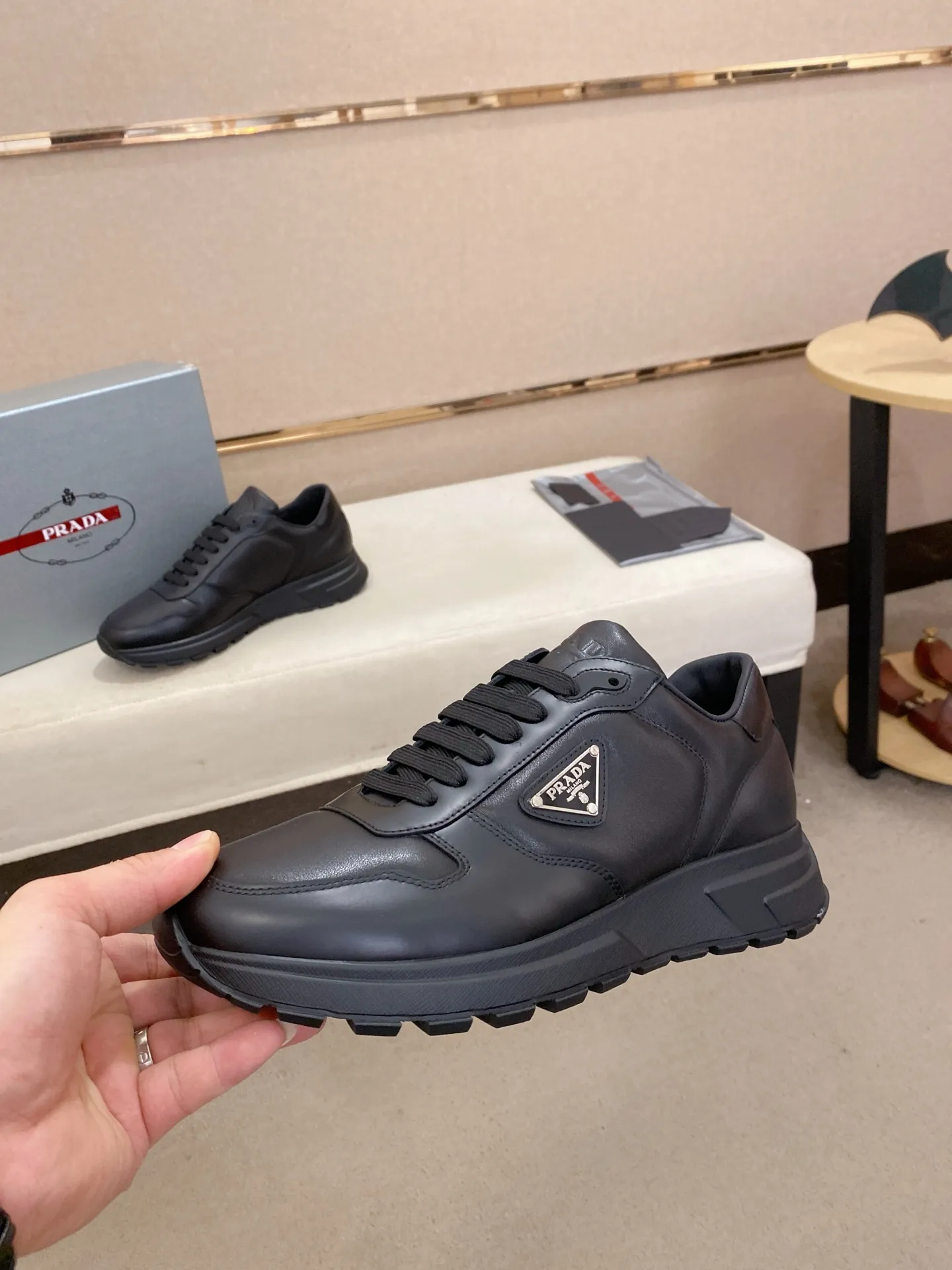 Factory price 540💰 ✔️✔️✔️High version High-quality new PRADA counters are on the market at the same time. The new men's shoes and 😘fabrics are selected from imported first-layer cowhide and are made by pure handcrafts. Lining: Full cowhide lining. 👍🏿 High-end ☄️ air-cushion molded anti-slip rubber outsole, exquisite lines, simple and elegant, comfortable and high-end for leisure travel. Code number: 38 to 44